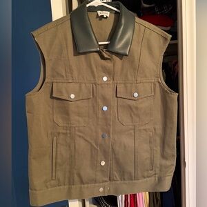 Kule Fletcher Vest in green